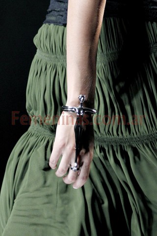 Pulseras y anillos moda joyas 2012 Detalles Jean Paul Gaultier